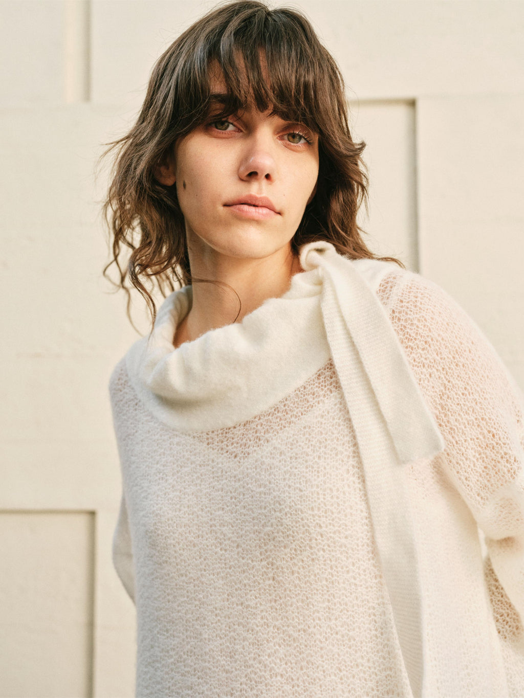 THE BUD SHAPED NECKLINE WHITE SWEATER TOP