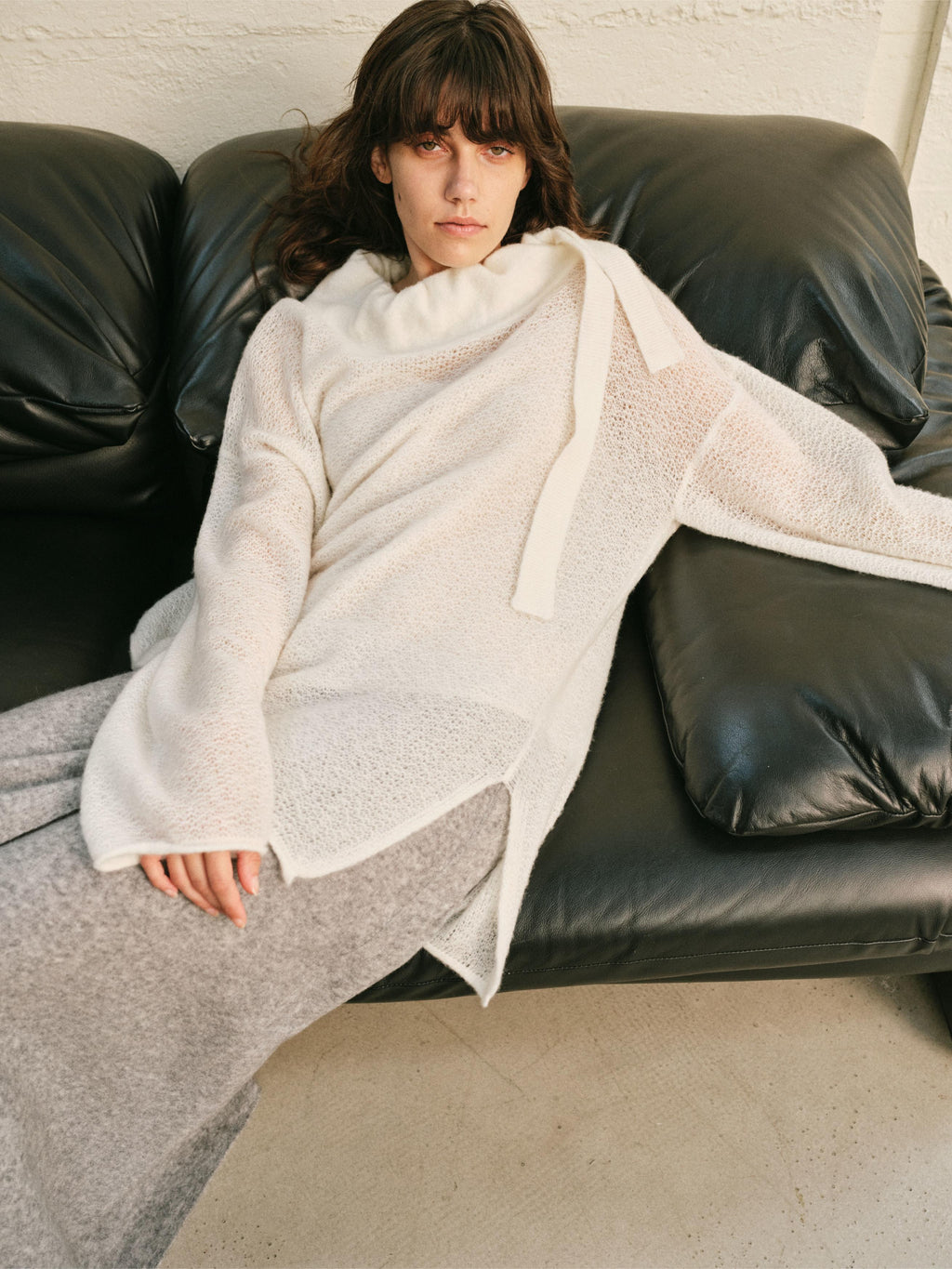 THE BUD SHAPED NECKLINE WHITE SWEATER TOP