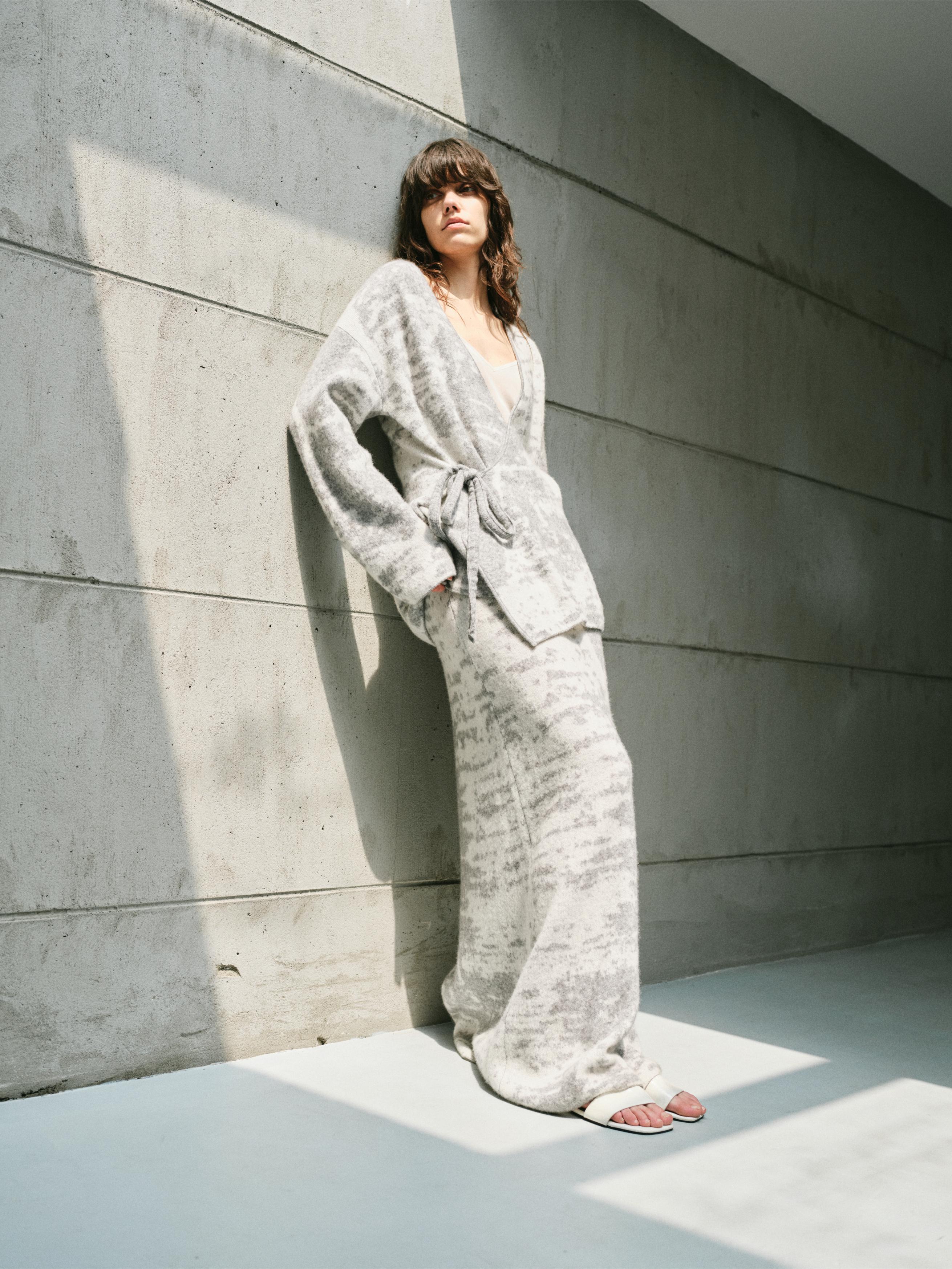 ABSTRACT JACQUARD TWO PIECE- WRAP COATIGAN