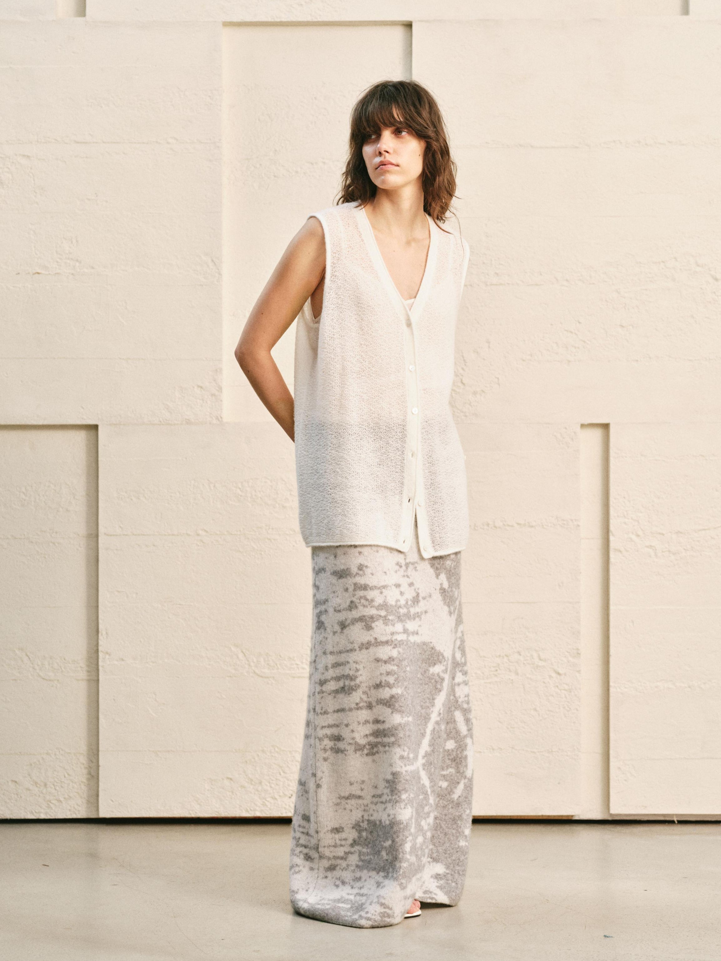 LOOP KNIT OPEN FRONT SLEEVELESS VEST