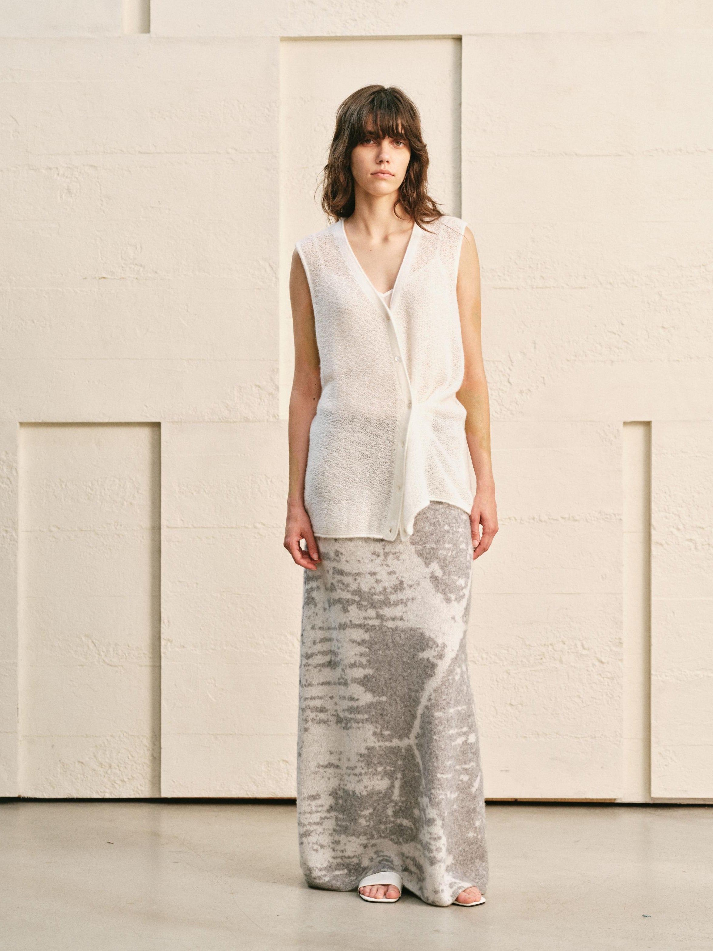 LOOP KNIT OPEN FRONT SLEEVELESS VEST