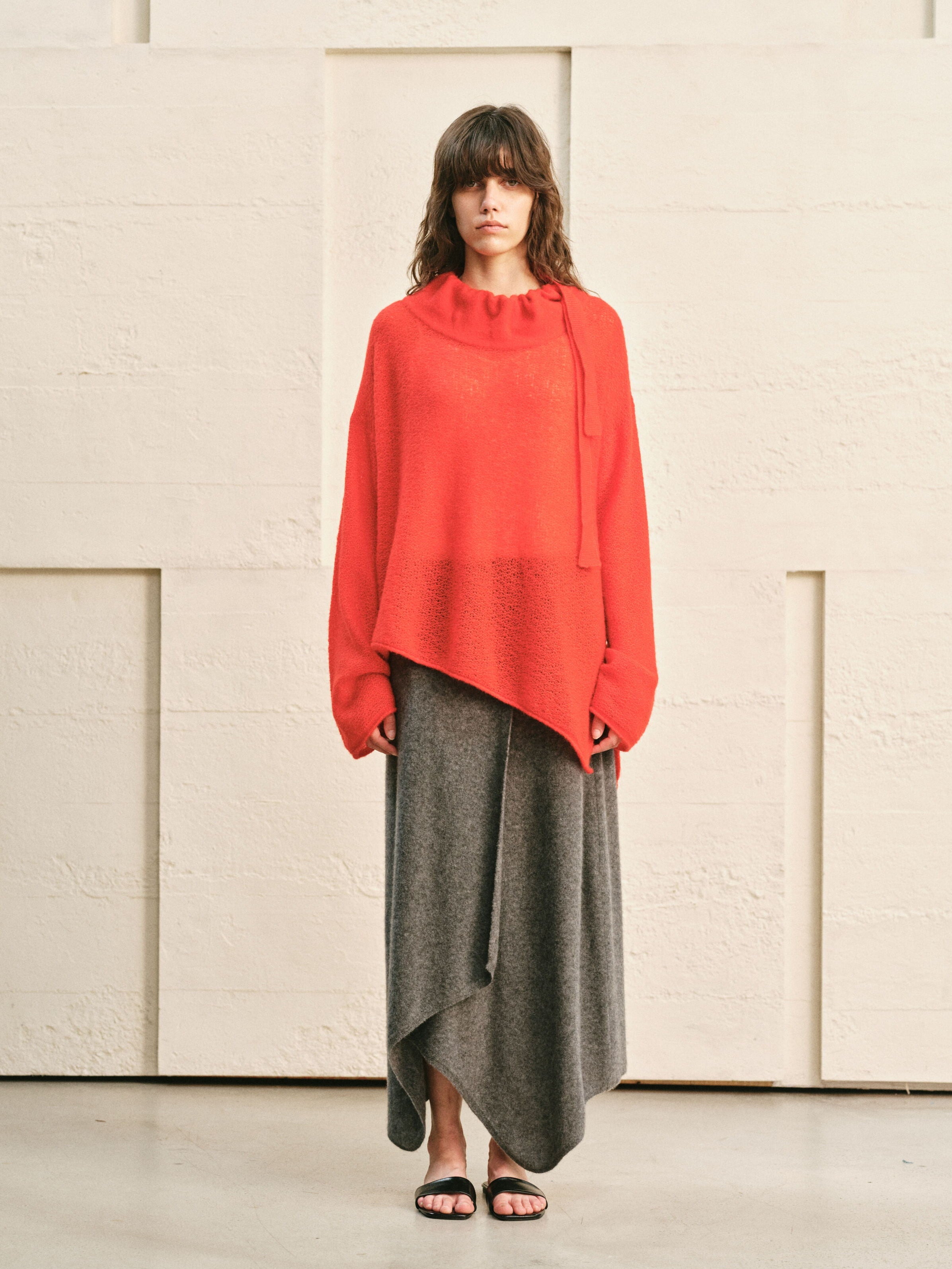 BUD SHAPED NECKLINE RED SWEATER TOP