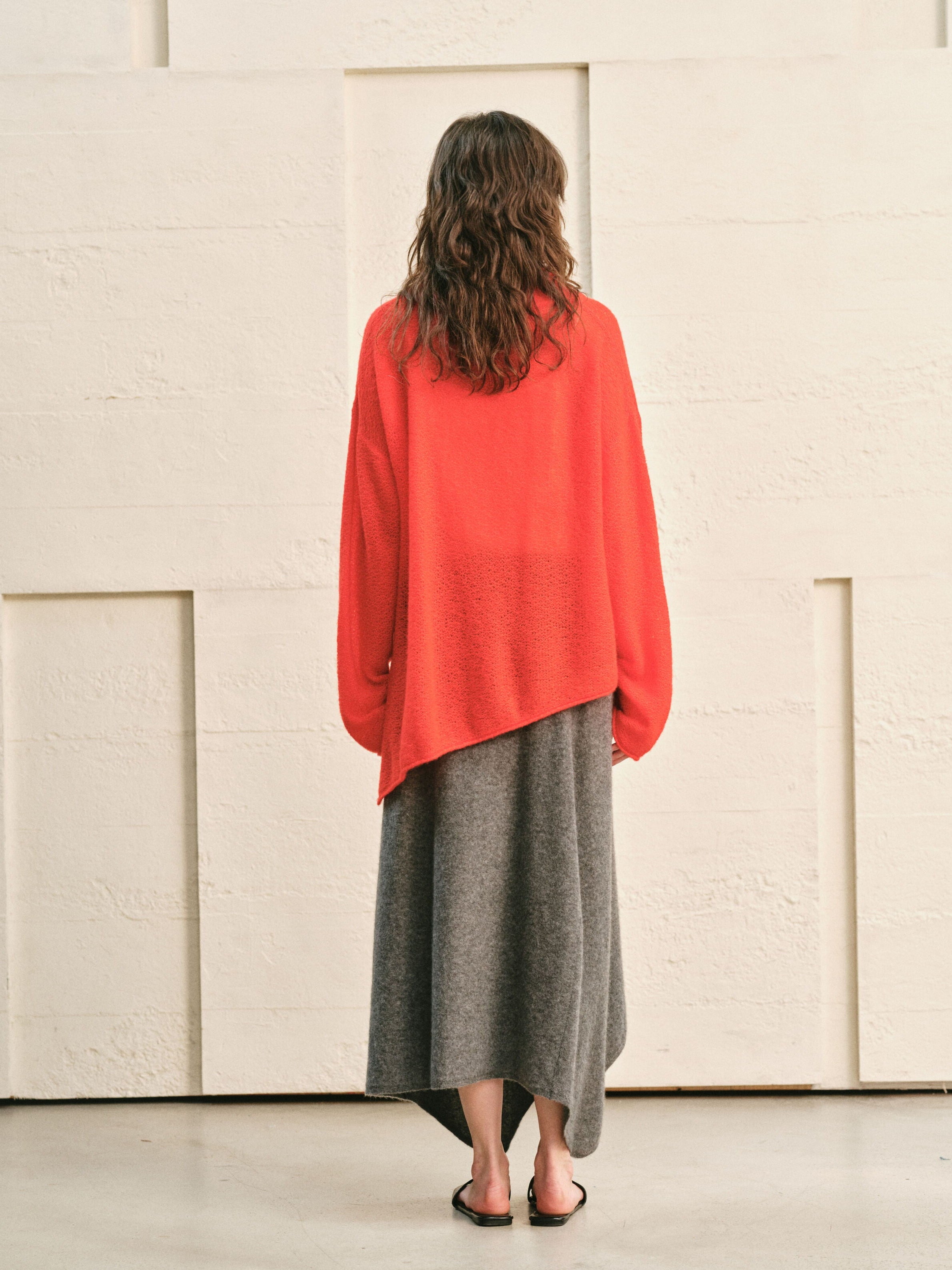 BUD SHAPED NECKLINE RED SWEATER TOP