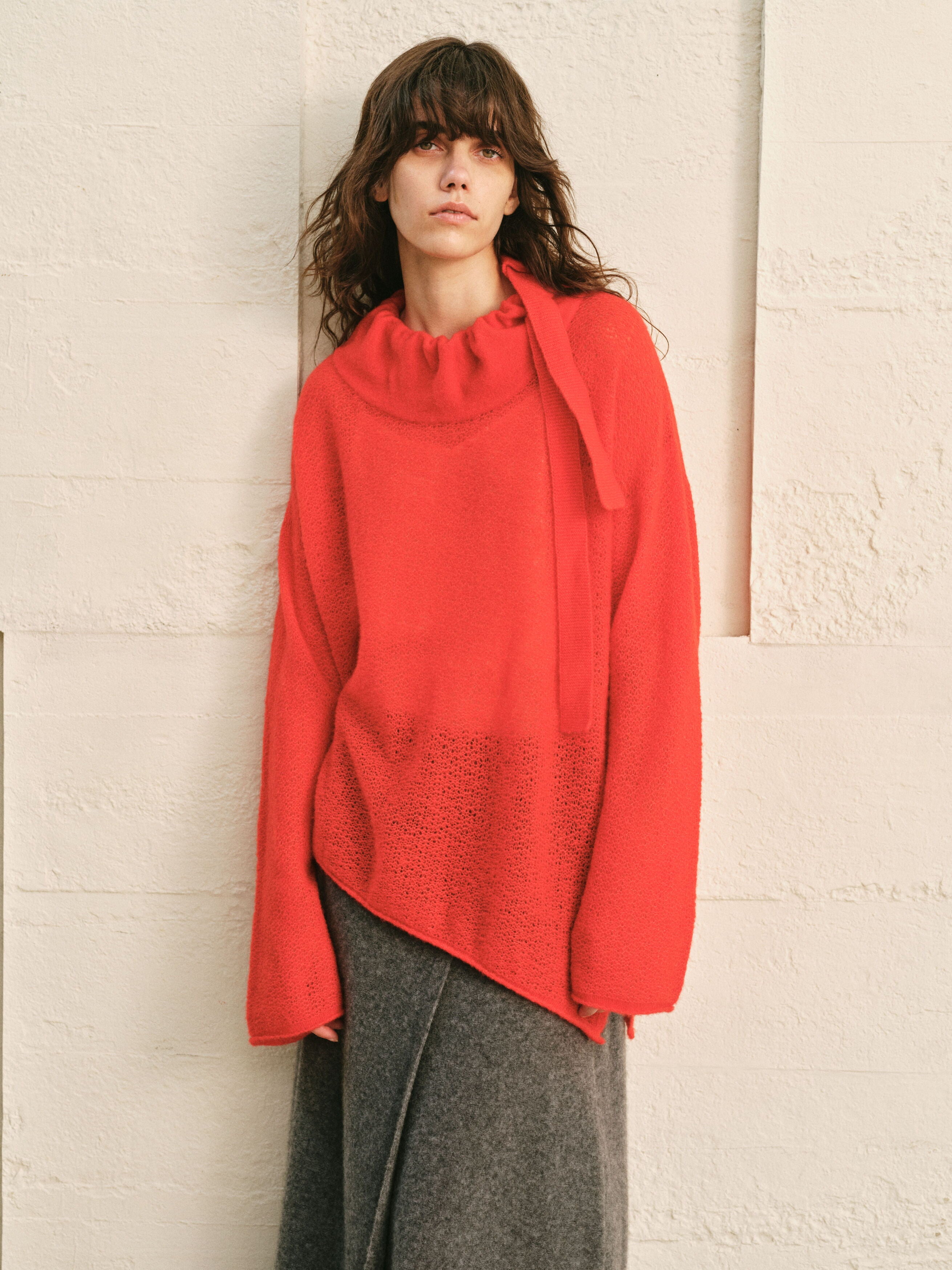 BUD SHAPED NECKLINE RED SWEATER TOP