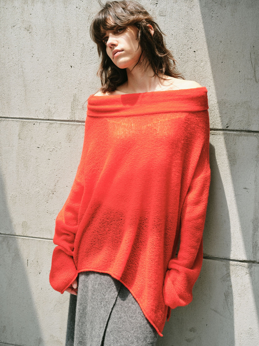 BUD SHAPED NECKLINE RED SWEATER TOP