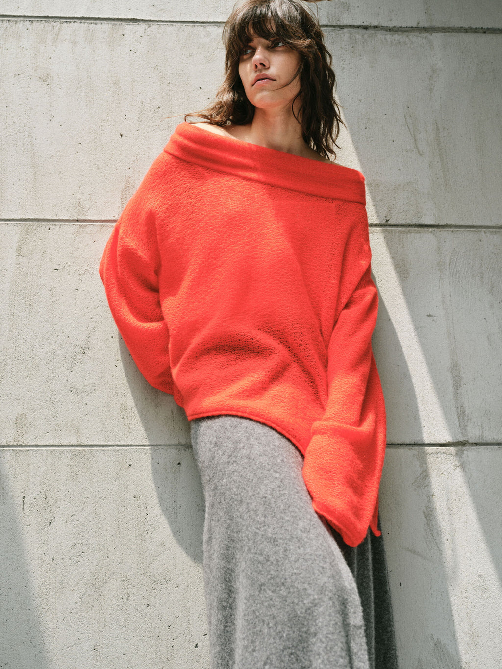 BUD SHAPED NECKLINE RED SWEATER TOP