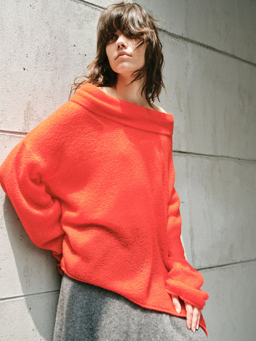 BUD SHAPED NECKLINE RED SWEATER TOP