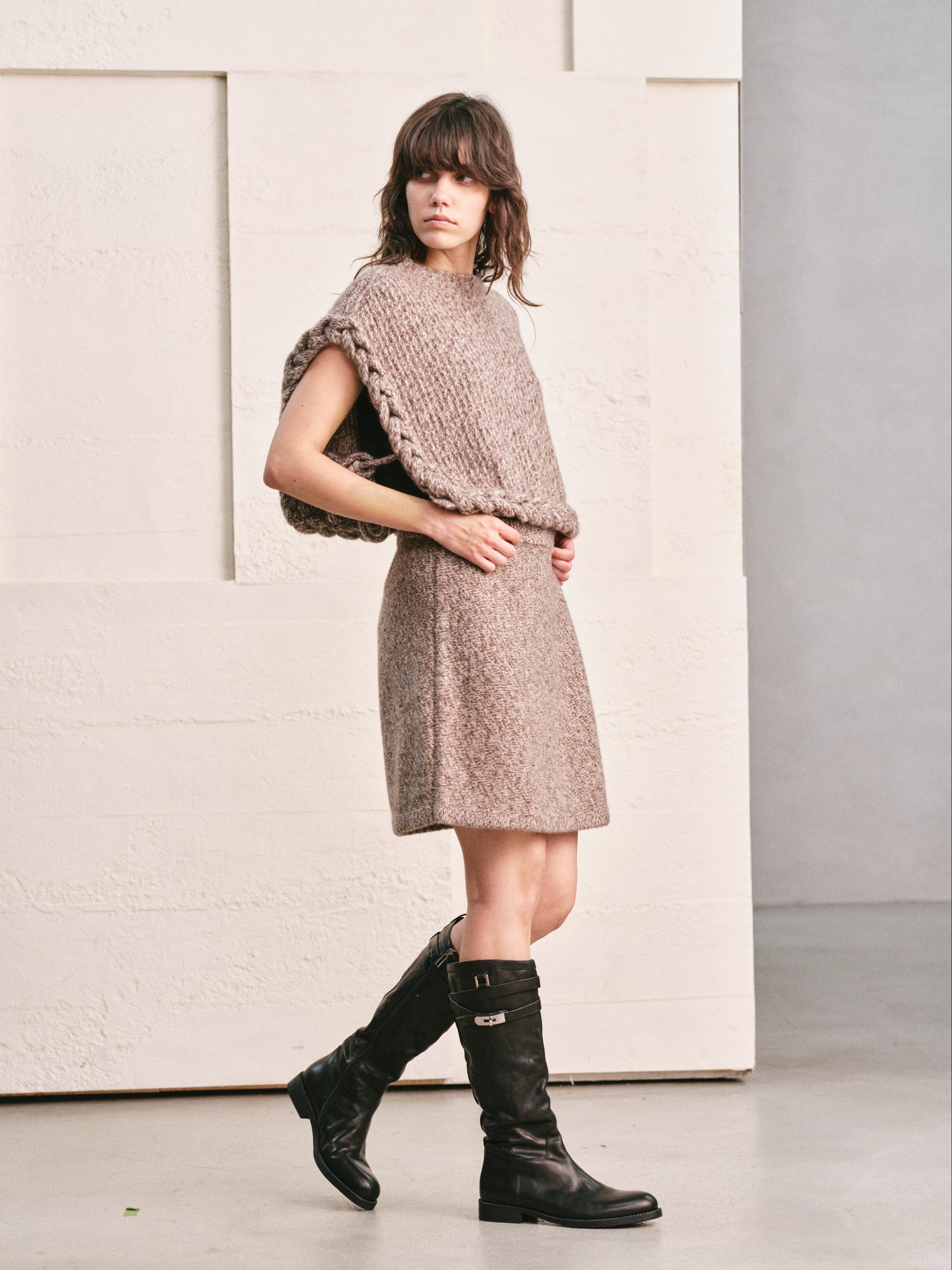 HEATHER MOCHA KNEE-SKIMMING KNIT SKIRT