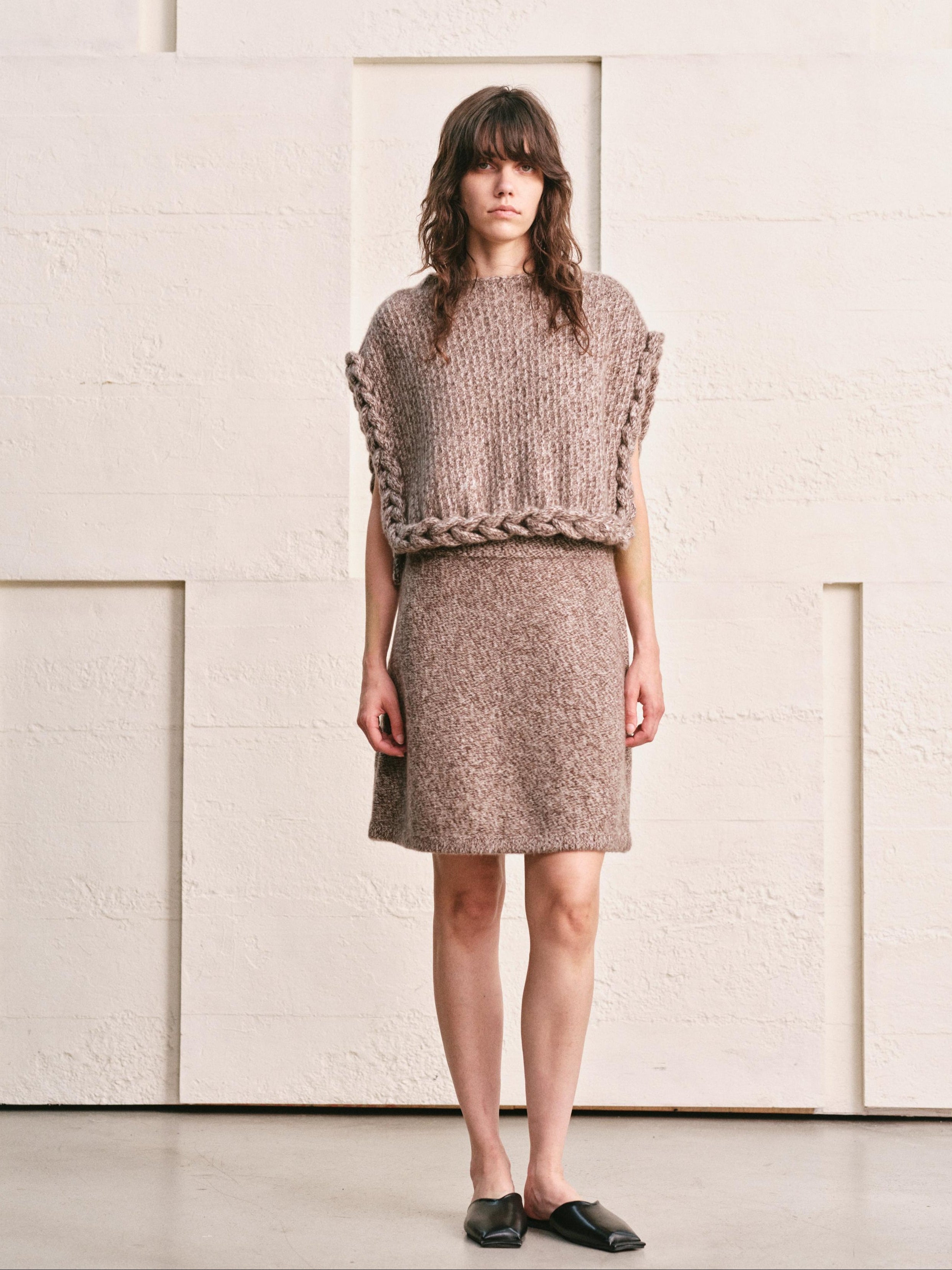 HEATHER MOCHA KNEE-SKIMMING KNIT SKIRT
