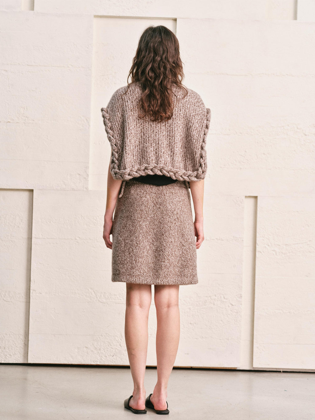 CABLE RIM KNIT VEST| HEATHER MOCHA