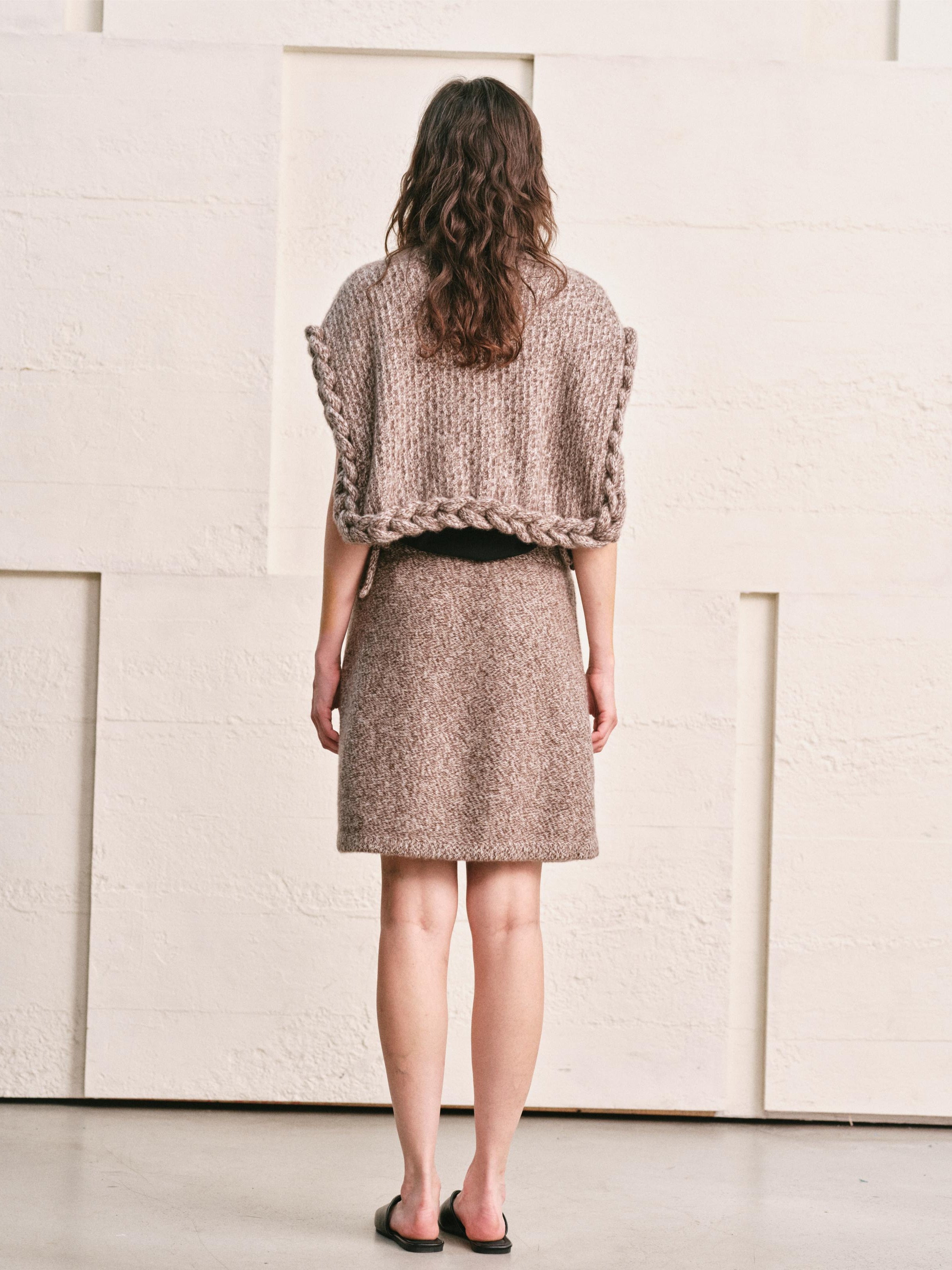 CABLE RIM KNIT VEST| HEATHER MOCHA