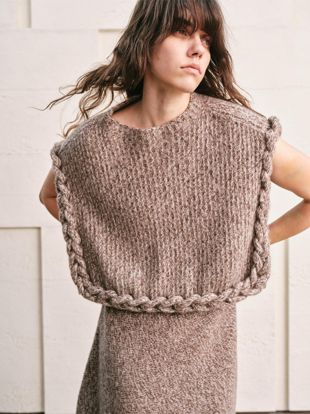 CABLE RIM KNIT VEST| HEATHER MOCHA