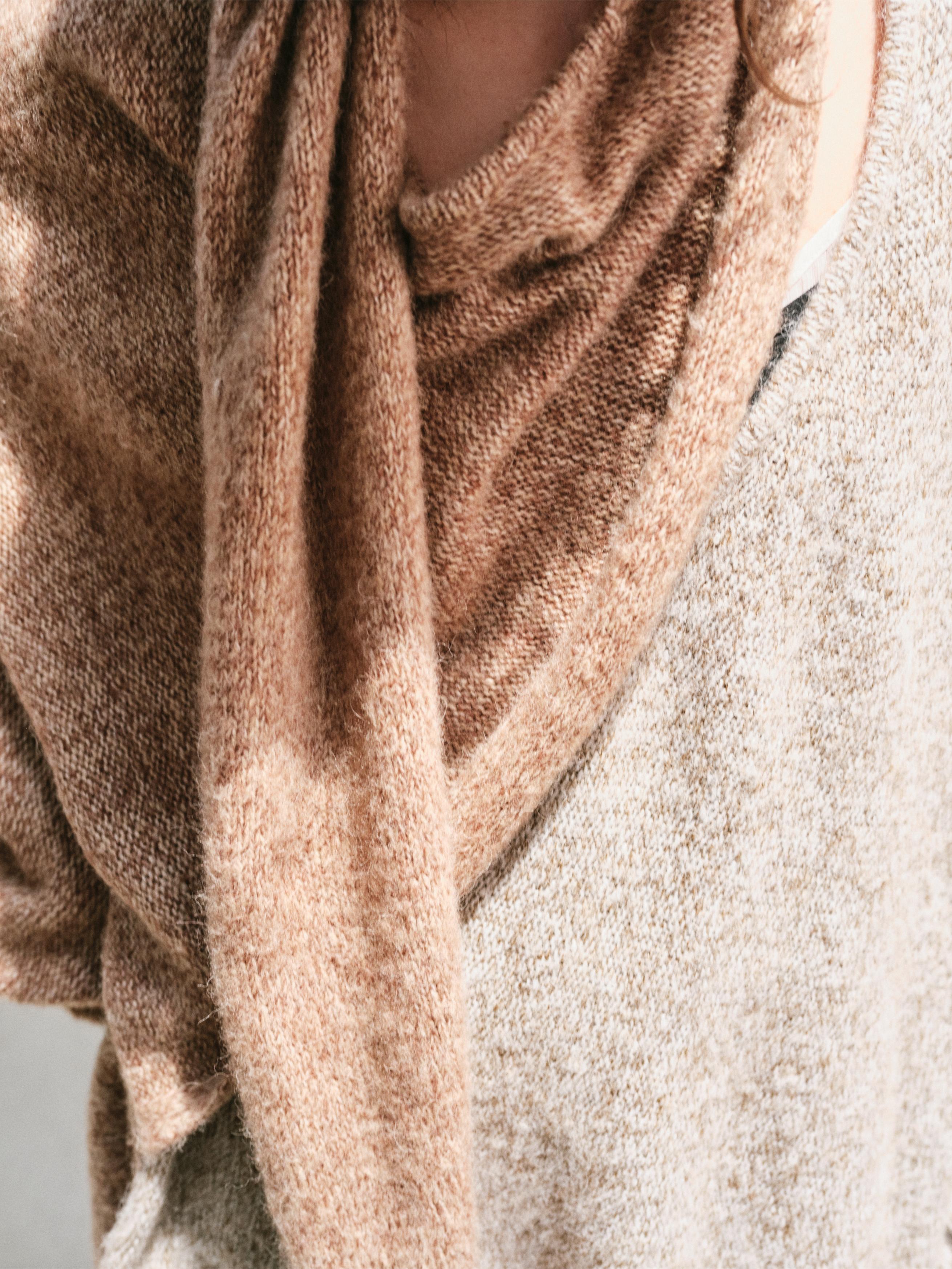 TWO TONE SPLIT COLOR MELANGE KNIT WRAP TOP