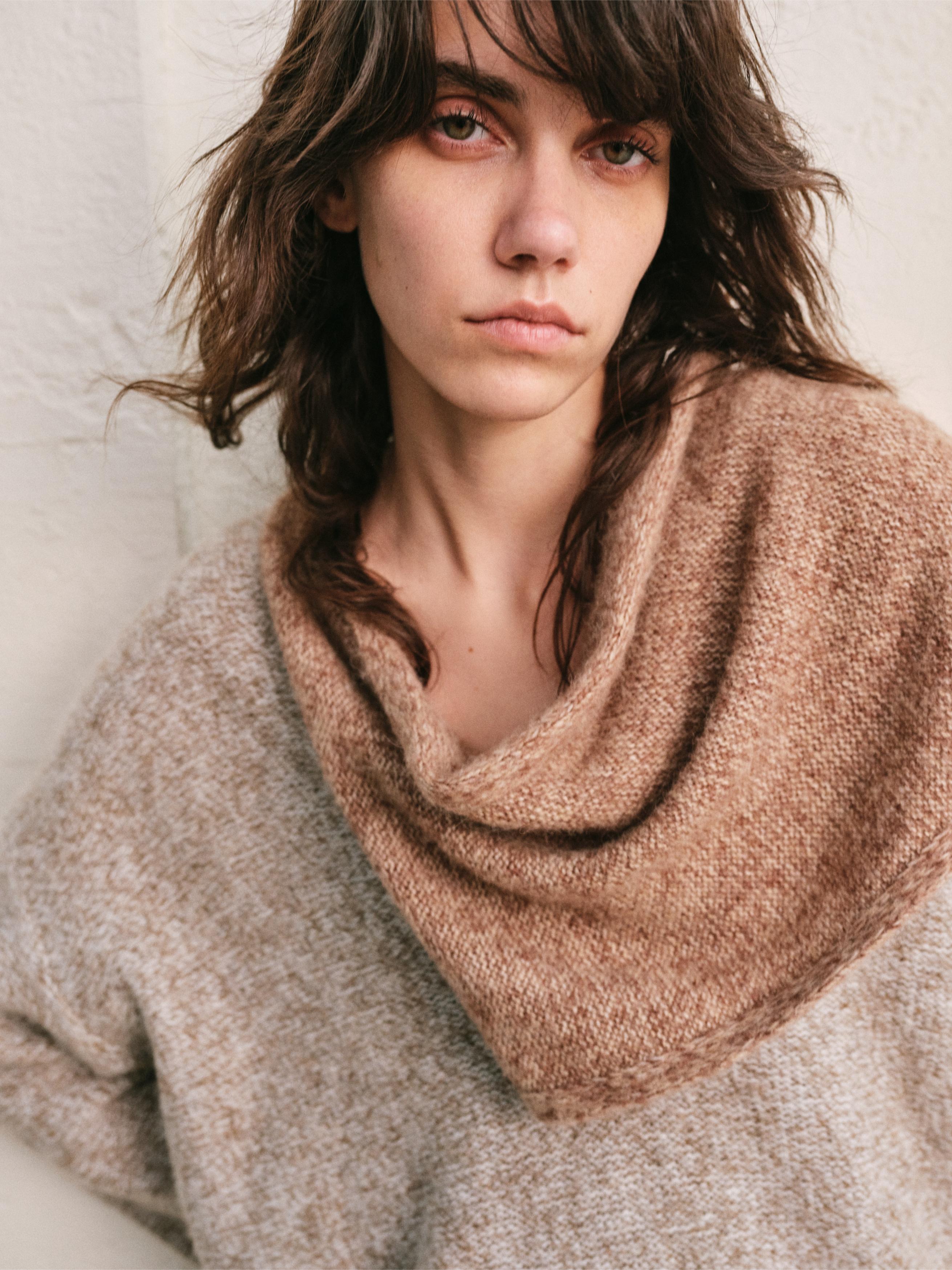 OATMEAL-MOCHA MELANGE KNIT WRAP CROP TOP