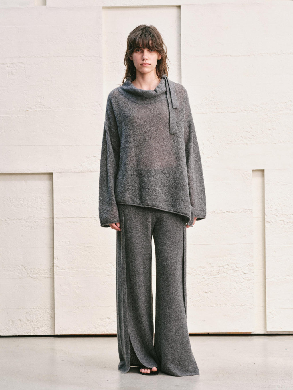 THE BUD SHAPED NECKLINE SWEATER TOP