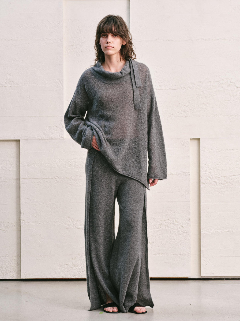 THE BUD SHAPED NECKLINE SWEATER TOP