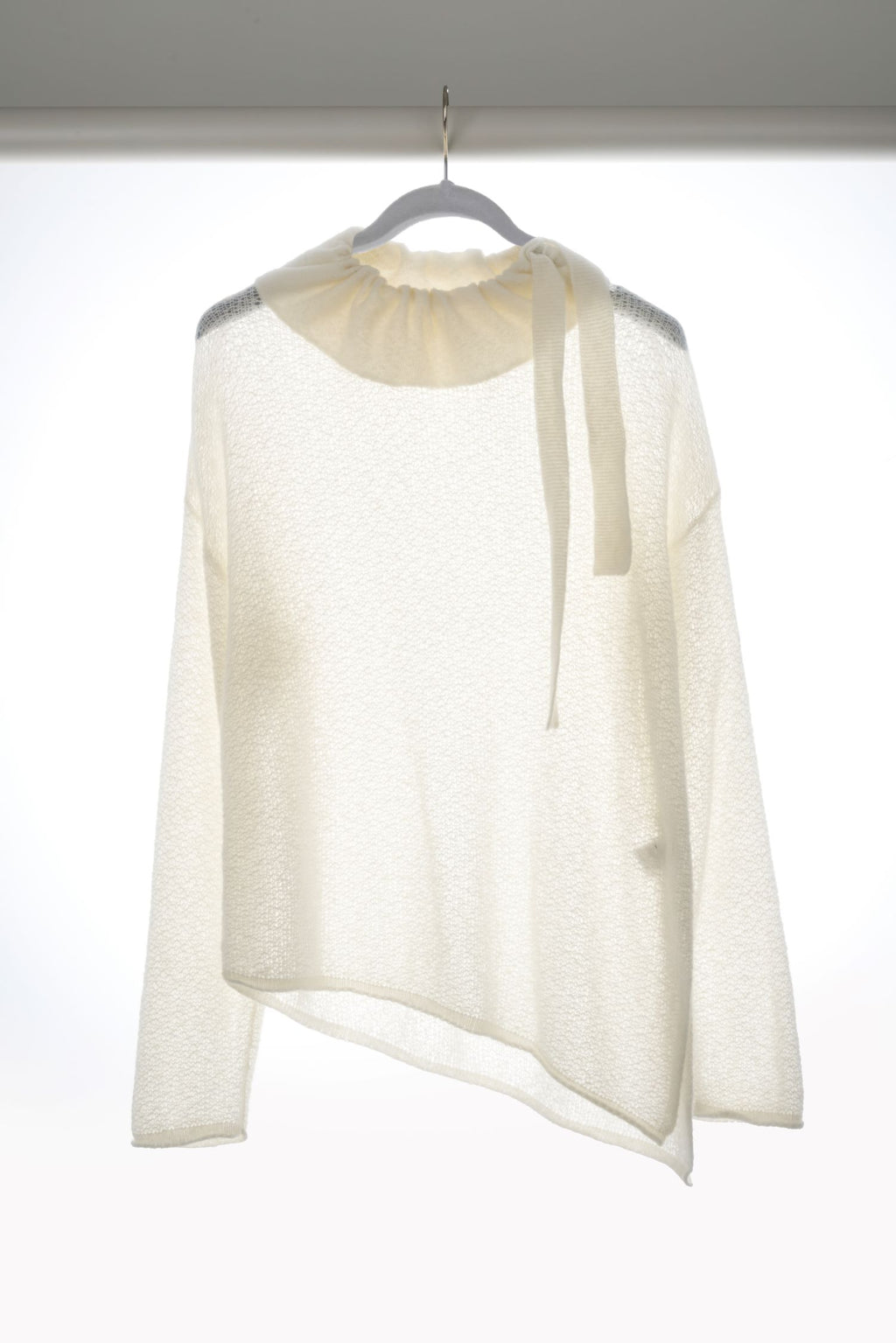 THE BUD SHAPED NECKLINE WHITE SWEATER TOP